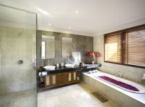 Вилла East Residence & Spa, Главная ванная комната